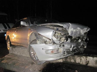На трассе в Хакасии пьяный водитель протаранил бетонное ограждение